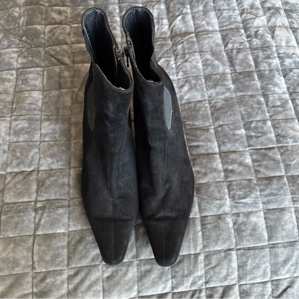 Predictions Black Suede Ankle Black Booties Boots Size 9 Great Condition
